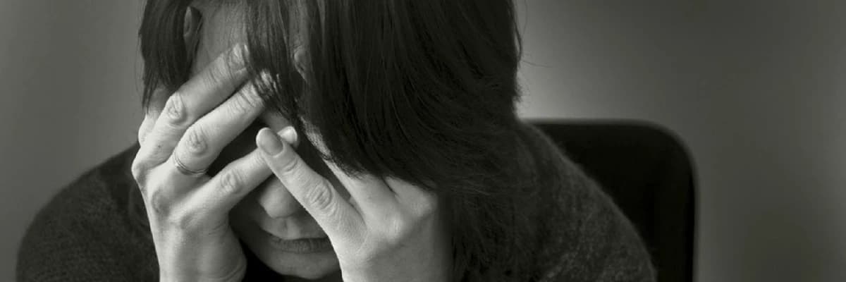 Depressiya və onun əlamətləri. Depressiyanın müalicəsi necə aparılır?