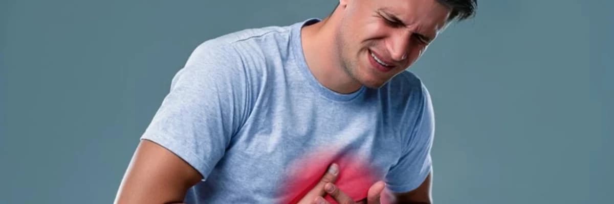 Ağrılı sinə yanması: səbəbləri, simptomları və müalicələri