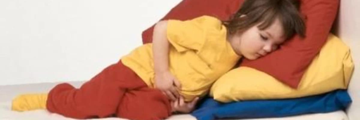Uşaqlarda qəfil başlayan qusma: səbəbləri və müalicə üsulları