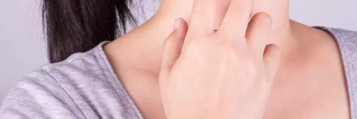 Günəş Ürtikeri: Günəşə Qarşı Allergiya, Simptomları və Müalicə Yolları