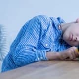 Autizm spektri bozukluğu haqqında bilməli olduğunuz şey-autizm nədir, simptomları və müalicələri