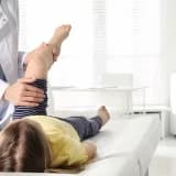 Uşaq Ortopediyası: Kiçik Bədənlərin Böyük Problemlərinin Həllləri