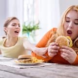 Yemək Davranışı və Yemək Bozukluğu