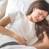 Menstruasiya ağrısı: səbəbləri və müalicəsi