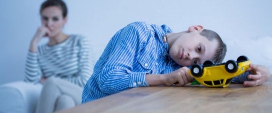 Autizm spektri bozukluğu haqqında bilməli olduğunuz şey-autizm nədir, simptomları və müalicələri