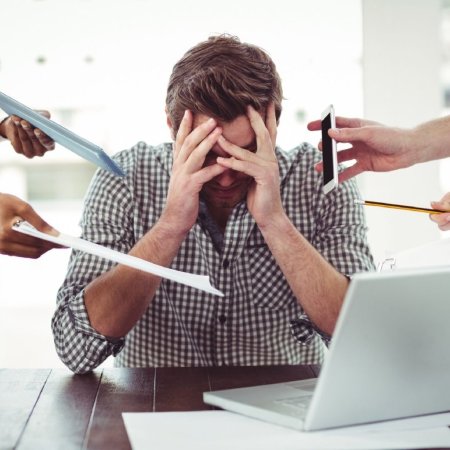 Stress: səbəblər, təsirlər və mübarizə yolları