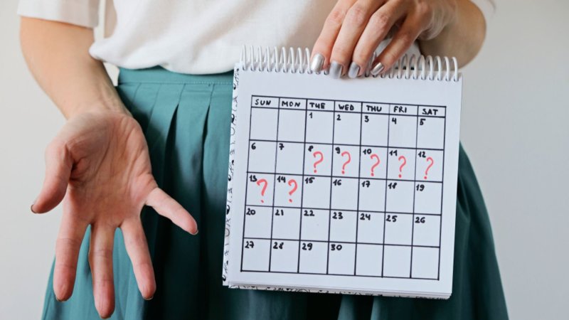 Menstruasiya pozğunluqları: səbəbləri, simptomları və müalicəsi